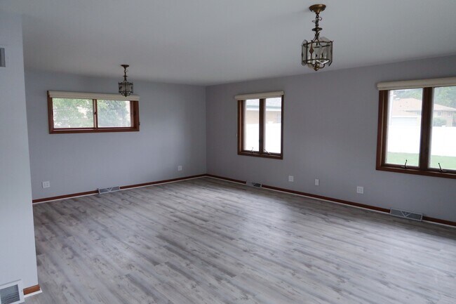 Building Photo - 5233 Woodland Ave