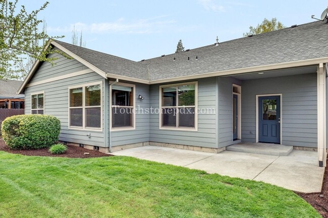 Building Photo - Radiant 3-bedroom Home in Downtown Canby