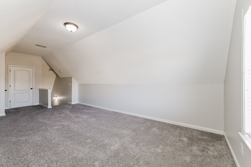 Building Photo - 1516 Sawmill Creek Ln