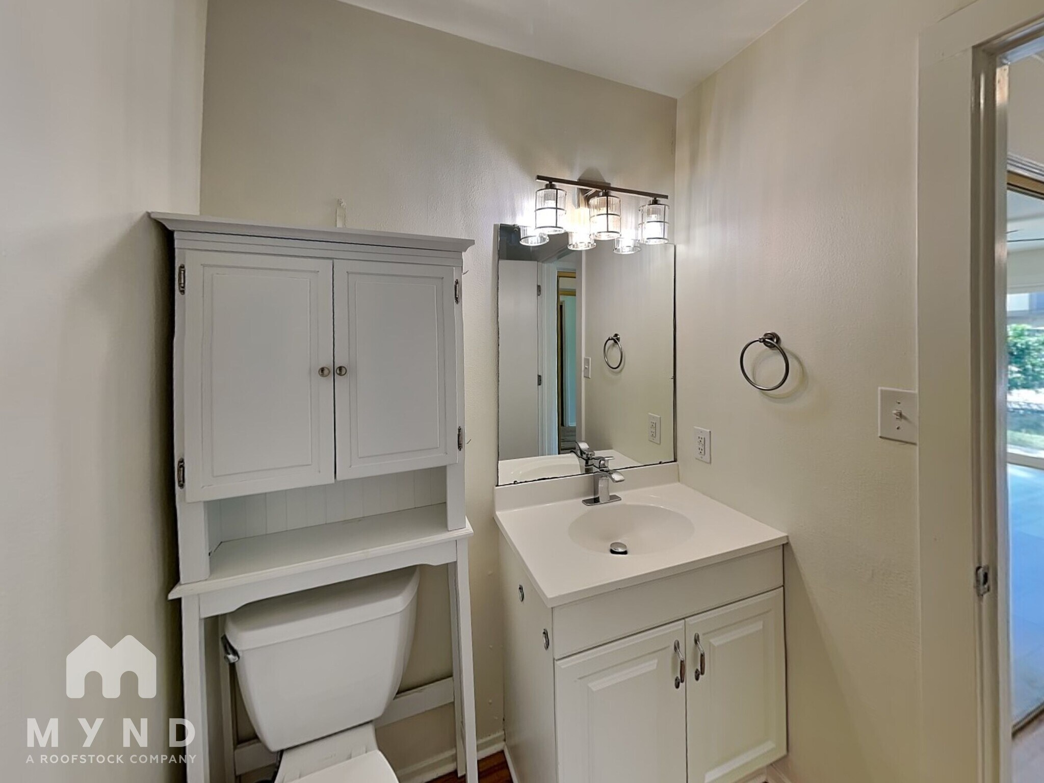 Building Photo - 500 E Riverside Dr