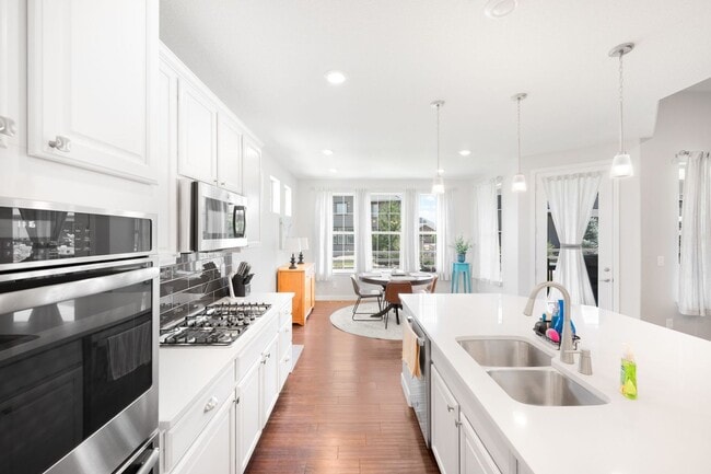 Building Photo - Luxury 6BD, 4BA Sterling Ranch Home with L...