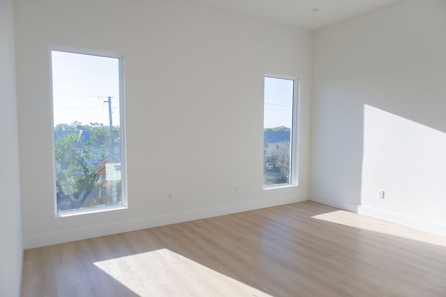 Building Photo - 3820 Pompano Dr SE