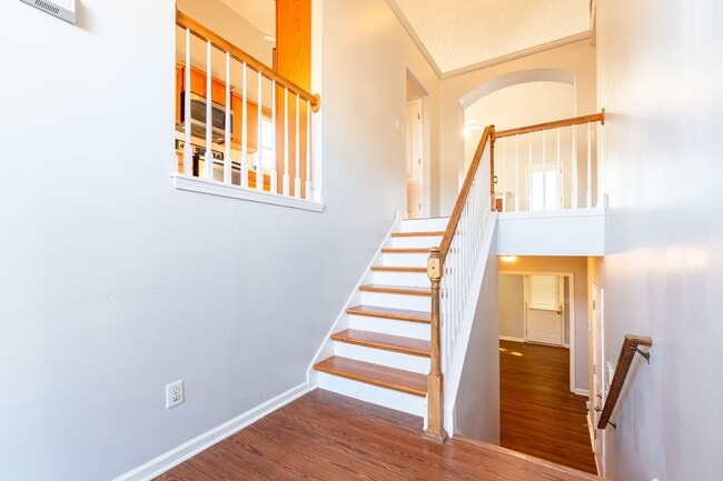 Building Photo - Spacious 5 Bedroom, 3 Bathroom Home in Cov...