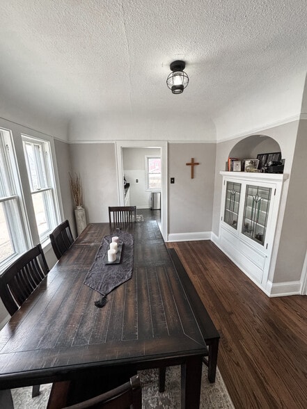 Building Photo - 1919 S 93rd St