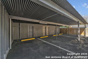 Building Photo - 1505 W Woodlawn Ave