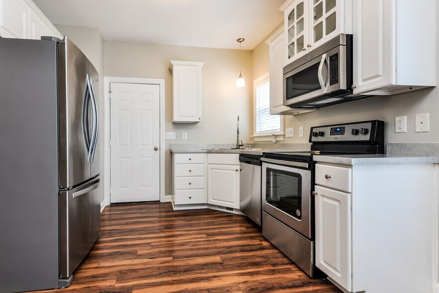 Building Photo - 909 Lotus Ln