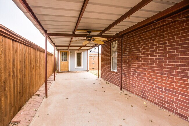Building Photo - Adorable 3/2/2 in Cooper!