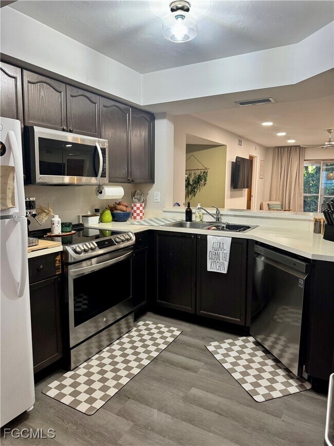 Building Photo - 28260 Pine Haven Way