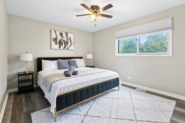 Building Photo - 33W067 Bonnie St