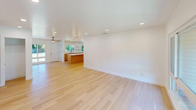 Building Photo - 717 I St