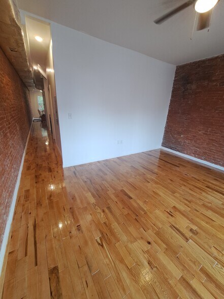 Building Photo - 1353 Jerome St
