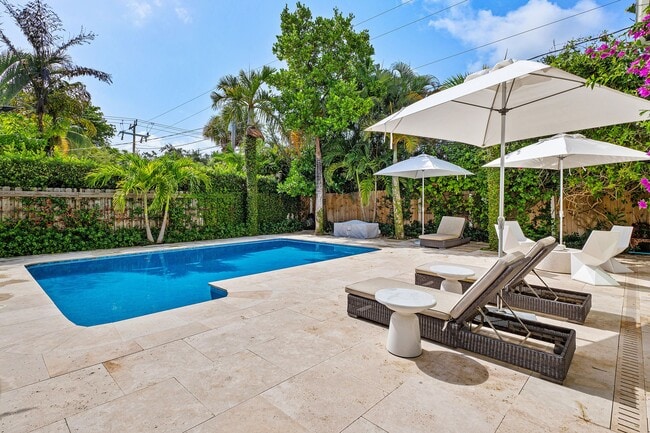 Building Photo - 306 Cordova Rd