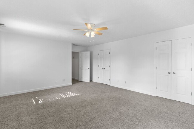 Building Photo - Beautiful 4 Bedroom/ 2 Story Home
