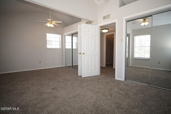 Building Photo - 4924 Winthrop Dr