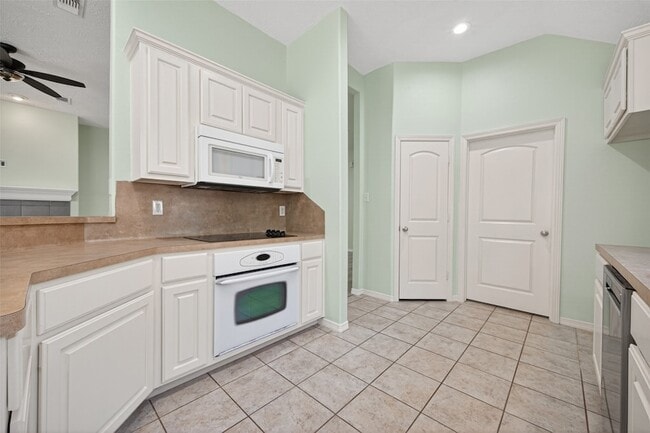 Building Photo - 10542 Parkside Dr