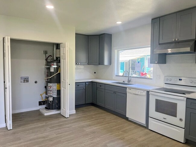 Building Photo - Kennydale 2-bedroom home