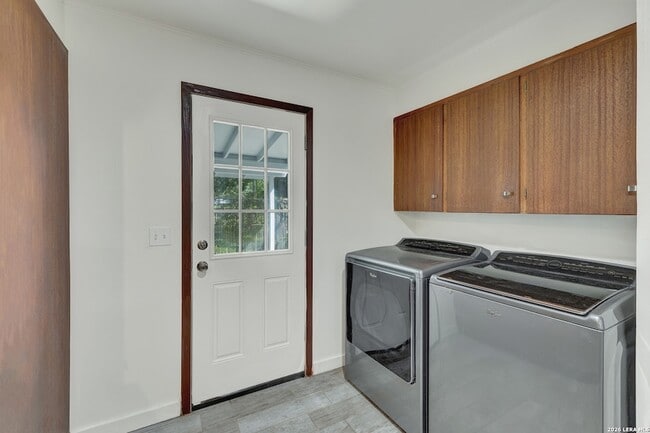 Building Photo - 146 Cardinal Dr