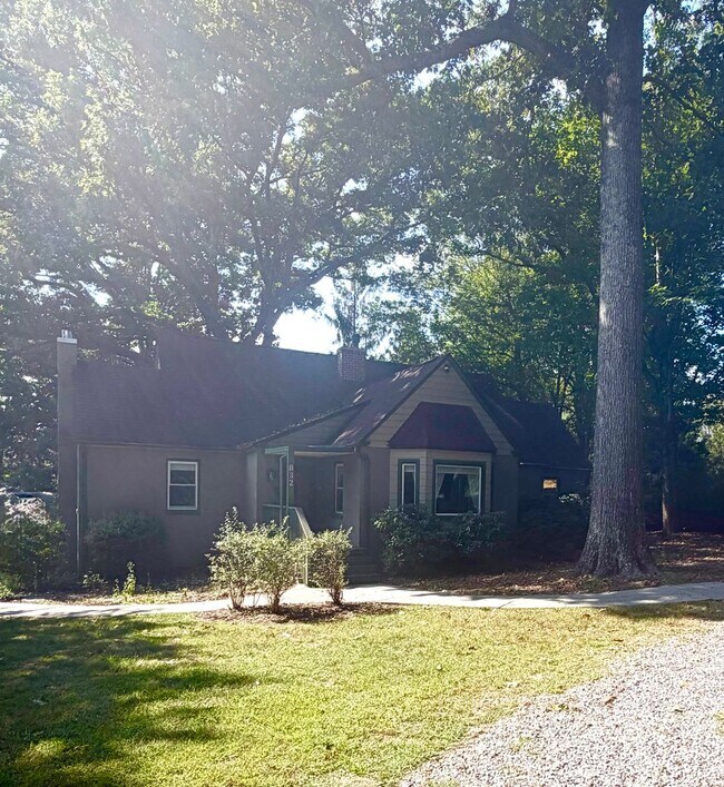 Building Photo - 832 Sand Hill Rd