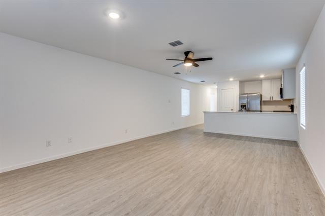 Building Photo - 914 Blue Heron Dr