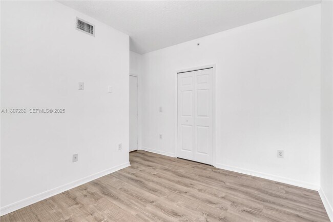 Building Photo - 6700 NW 114th Ave