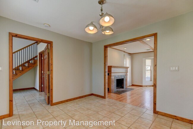 Building Photo - 3 br, 2 bath House - 807 S Littler Ave