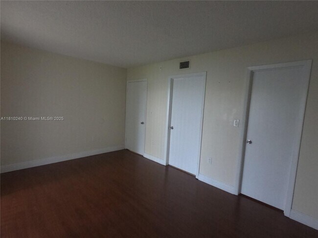 Building Photo - 5200 NW 31st Ave