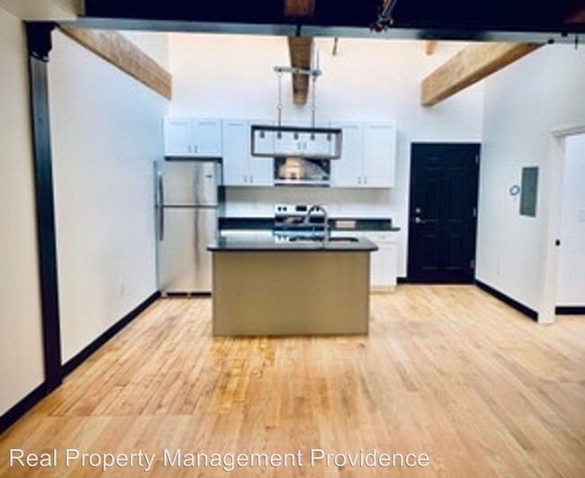Building Photo - 548 Roosevelt Ave