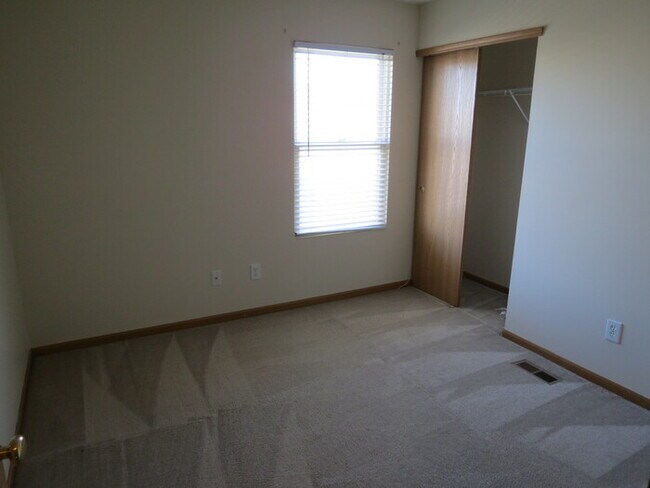 Building Photo - 4032 Grayson Dr, Obetz, OH 43207, USA