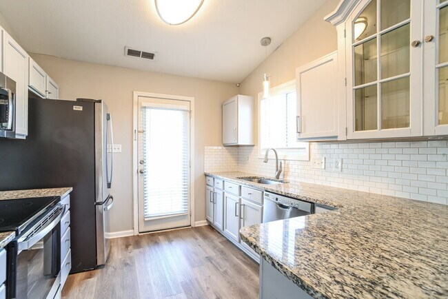 Building Photo - 1007 Kansas City Dr