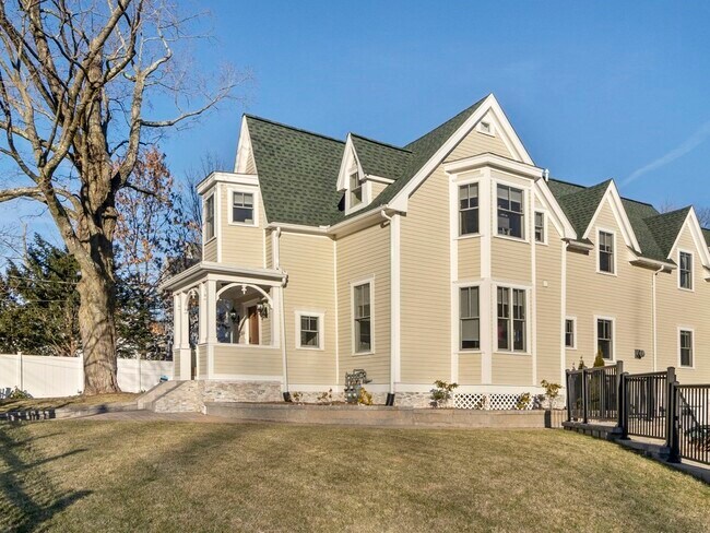 Building Photo - 50 Rowe St