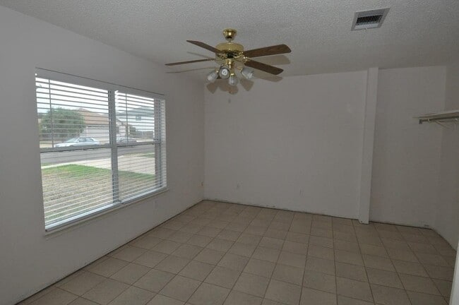 Building Photo - 2647 Andres Way