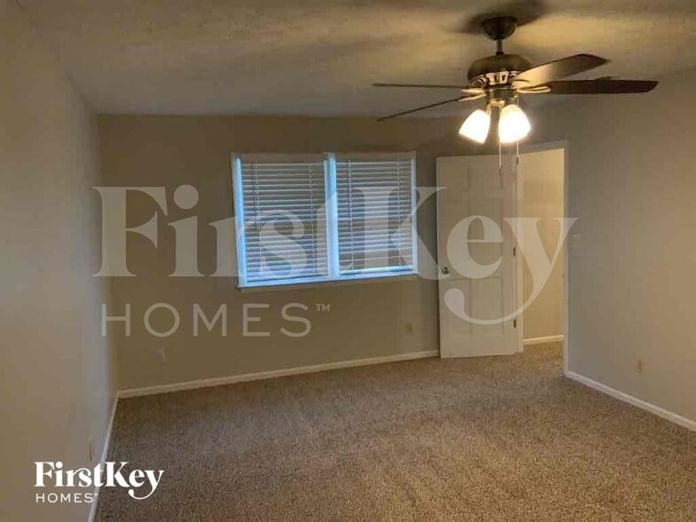 Building Photo - 5659 Fern Creek Dr SW
