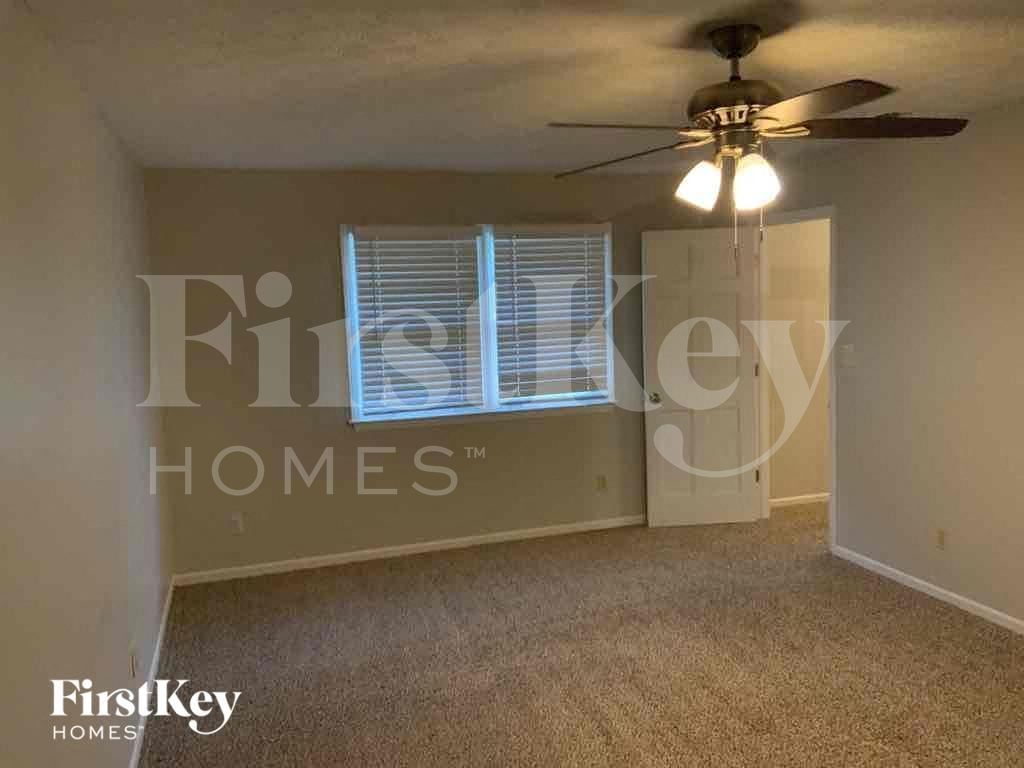 Building Photo - 5659 Fern Creek Dr SW