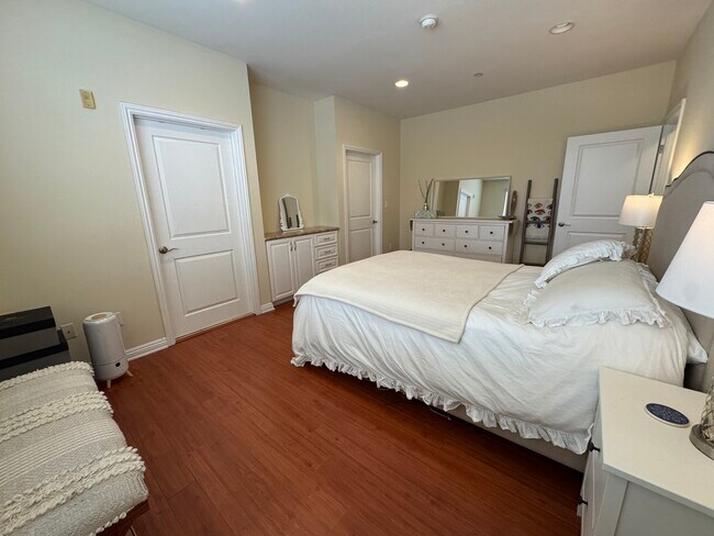 Building Photo - 1845 Beloit Ave