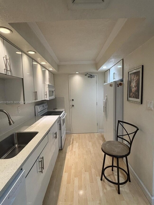 Building Photo - 18081 Biscayne Blvd