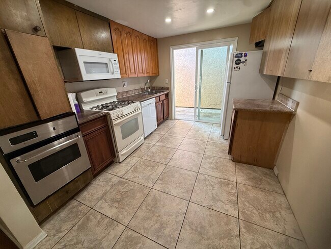 Building Photo - 5430 Mary Lane Dr