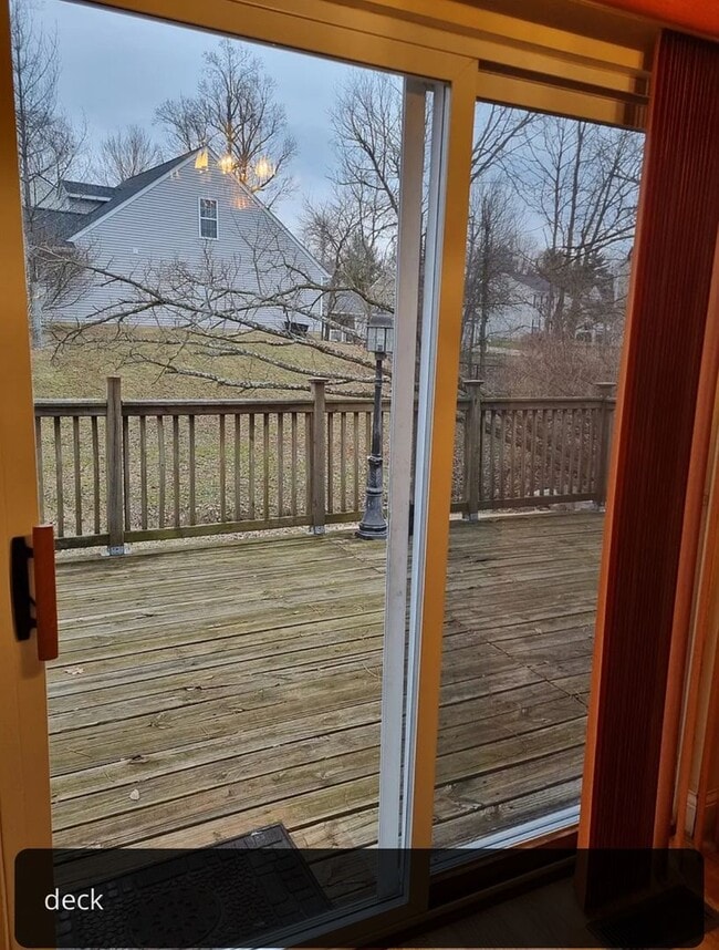 Building Photo - 3 bedrooms with Garage!