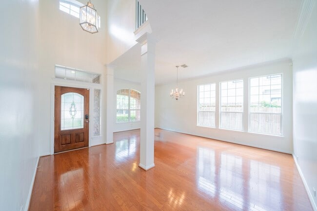 Building Photo - 1415 Sue Barnett Dr