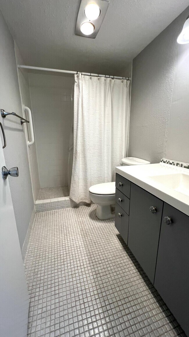 Building Photo - 4242 Deste Ct