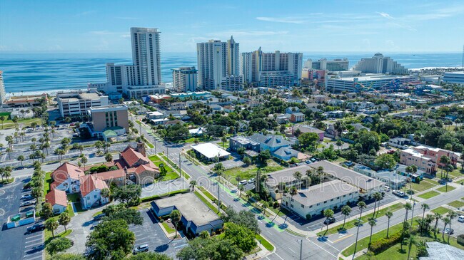 Building Photo - 400 Oakridge Blvd