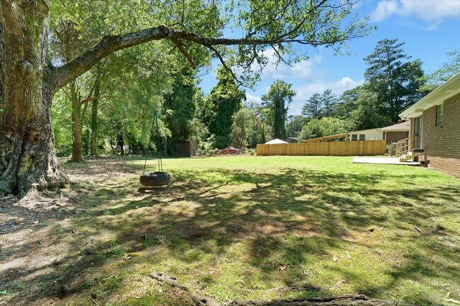 Building Photo - 606 Evergreen Dr