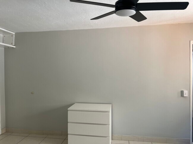 Building Photo - 1301 NE 6th St