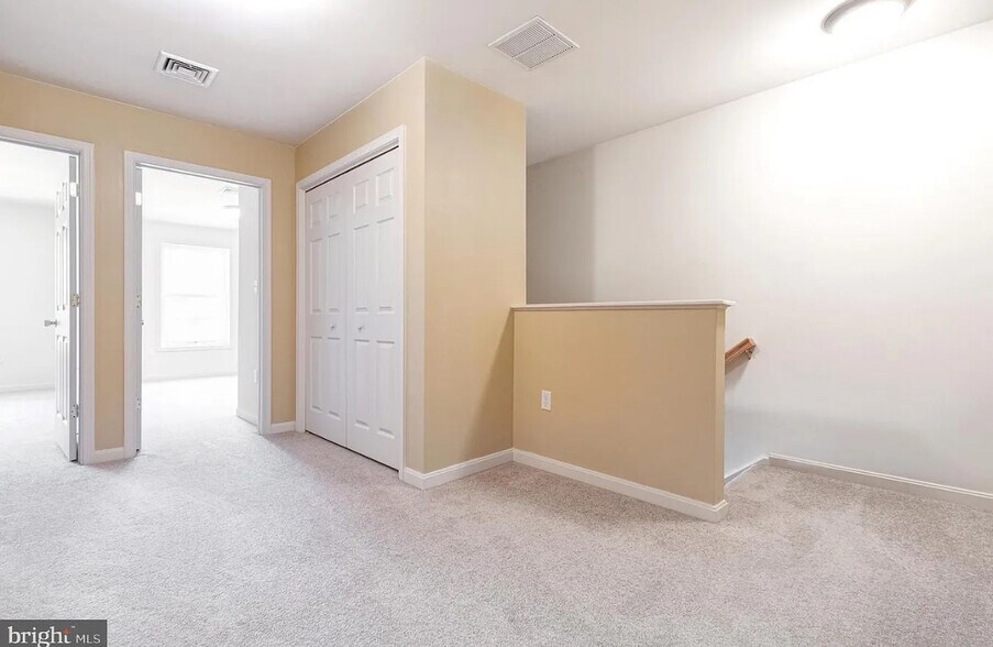 Building Photo - 504 W Perry St