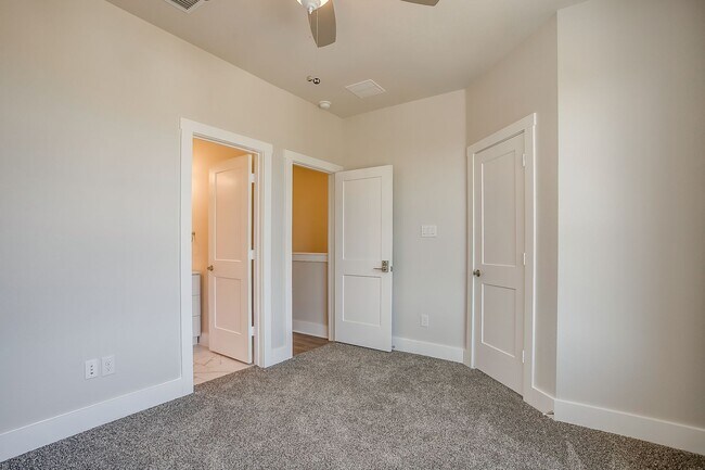 Building Photo - 2323 Benbrook Blvd