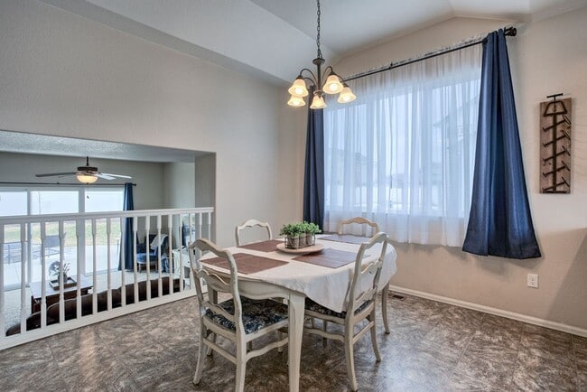 Building Photo - 3 Bedroom 2 1/2 Bath Split Level in Johnstown