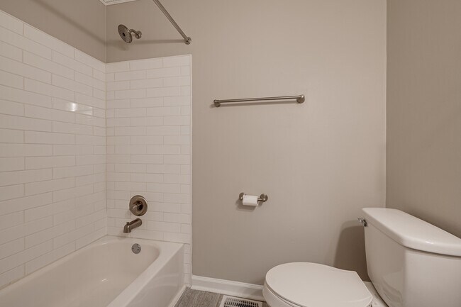Building Photo - 114 Cottonwood Dr