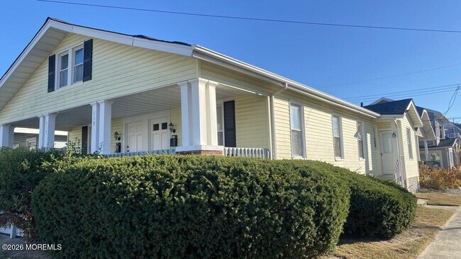 Building Photo - 119 14th Ave