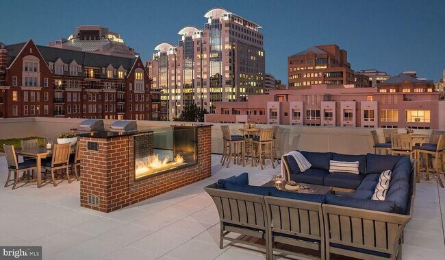 Building Photo - 4915 Hampden Ln