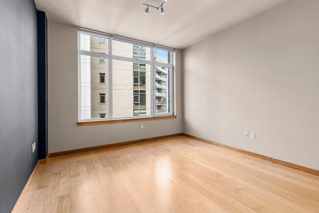 Building Photo - 1255 NW 9th Ave
