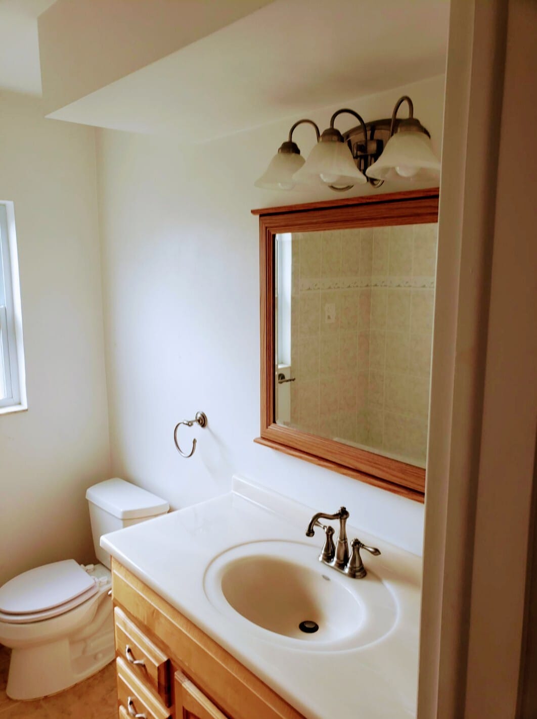 Building Photo - 170 Larchwood Dr